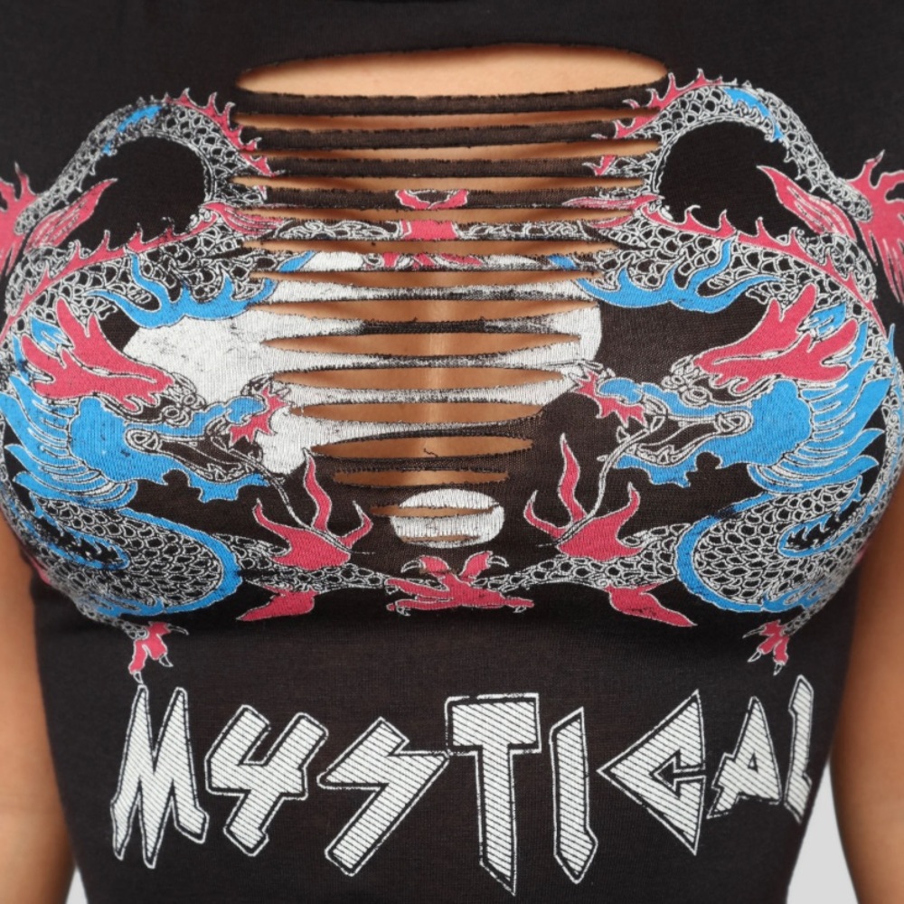 Black cropped mystical tee